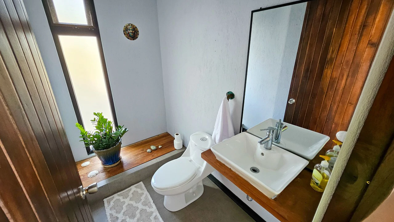 Beautiful Casa Irina, with pool and large yard: Close to the beach in tranquil Monterrey! - Gallery image 20