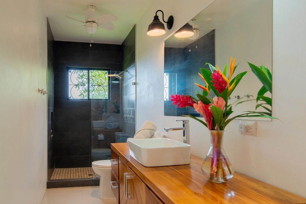 6.45 ACRES – 3 Bedroom Luxury Ocean View Home Surrounded By Vibrant Rainforest And Wildlife!!! - photo 29