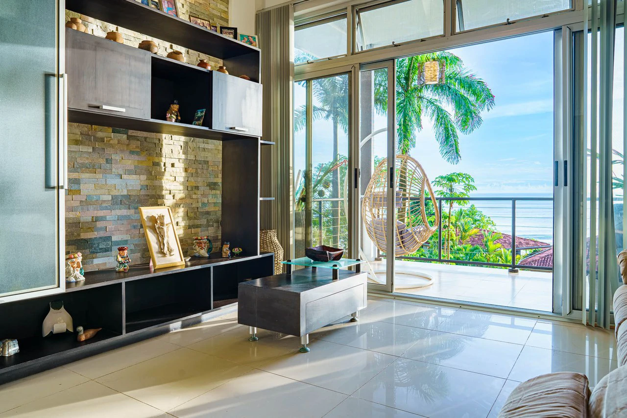 1.42 ACRES – 4 Bedrooms 2 Story Ocean-View Home With 2 Bedroom Guest House In Premium Beach Community, Walk to the Beach! - Gallery image 25