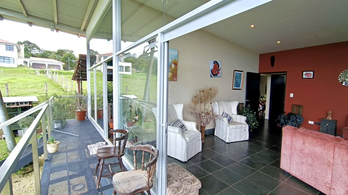 House for sale in Costa Rica: Unique Industrial style house for sale in San Isidro Heredia - Gallery image 9