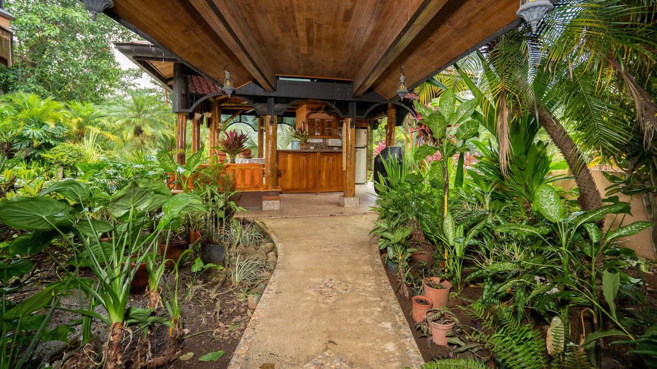 Stunning Tropical Home in Gated community with Hundreds of fruit trees: Mountain House For Sale in Naranjito - Gallery image 44