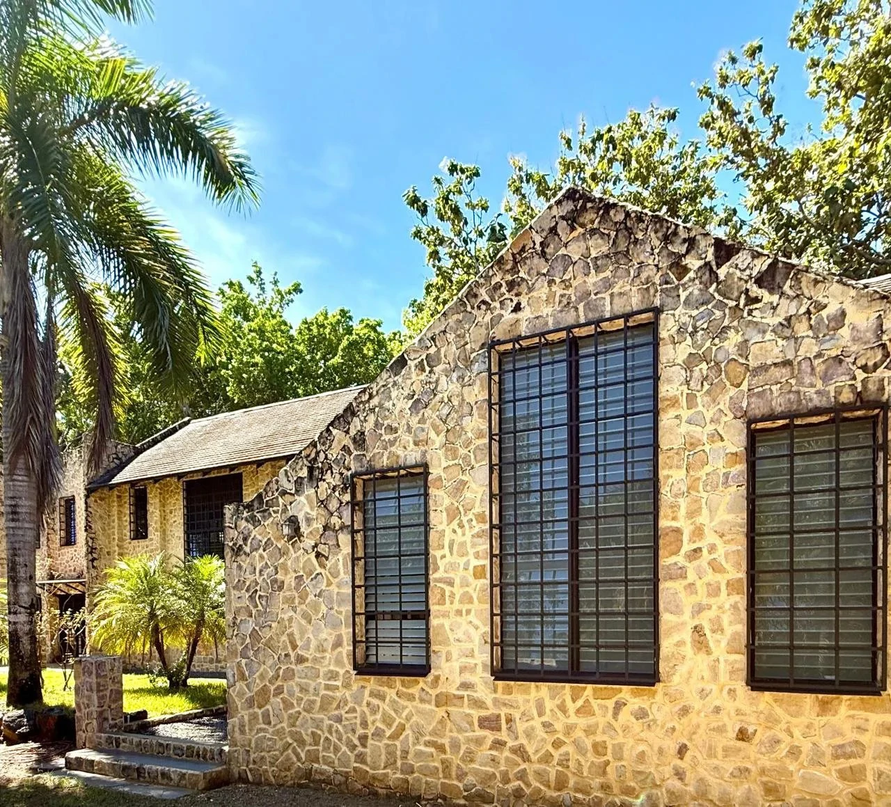 STONE CASTLE: $622,000 USD Your very own "Private Stone Castle" in Costa Rica's Blue Zone. - Gallery image 31