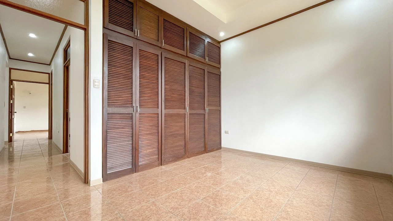 House for Sale in San Isidro, Grecia – 3,359 m² Lot with View - Gallery image 14