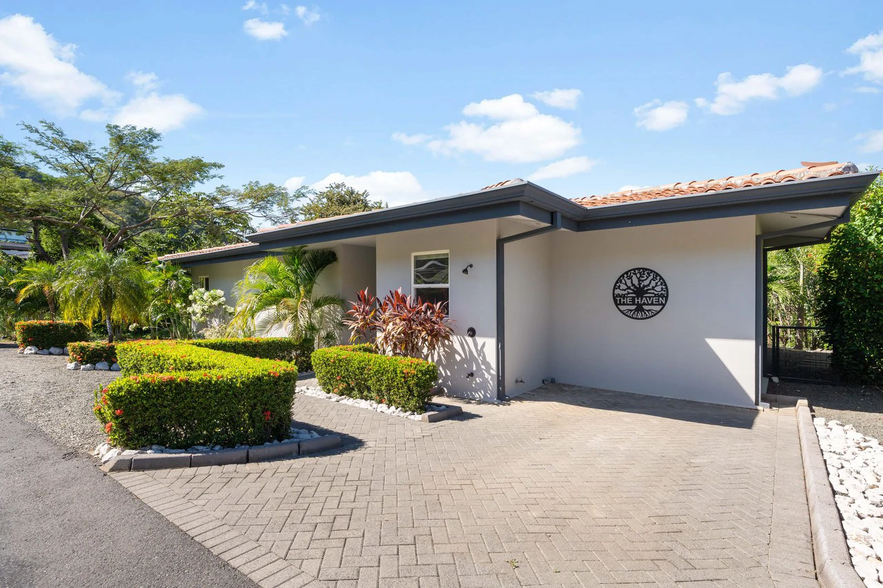 The Haven: Spacious Home + Private Casita in Gated Mar Vista Community