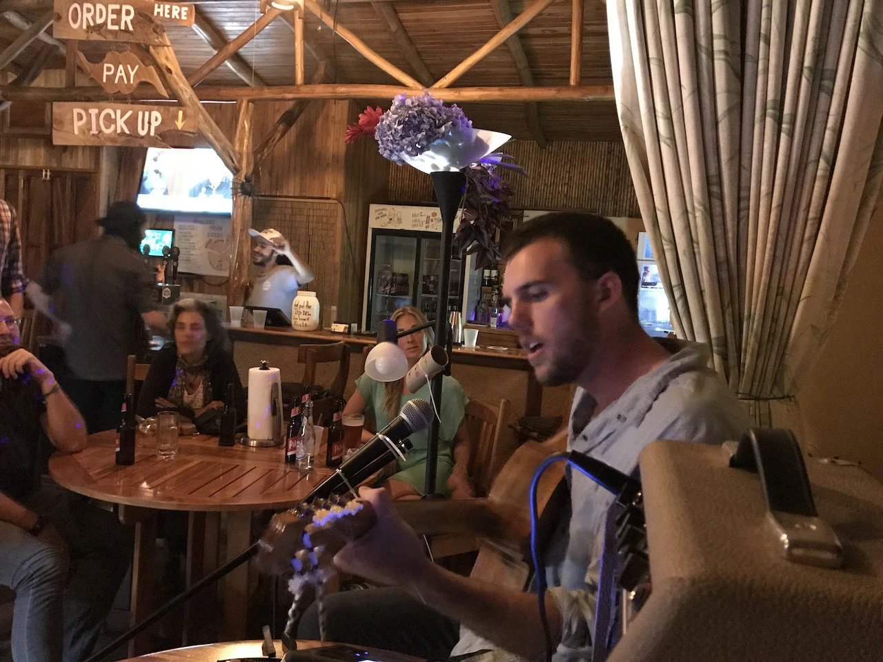 Howlers Bar n Grill: Well Established Bar and Restaurant For Sale in front of Lake Arenal. - Gallery image 14
