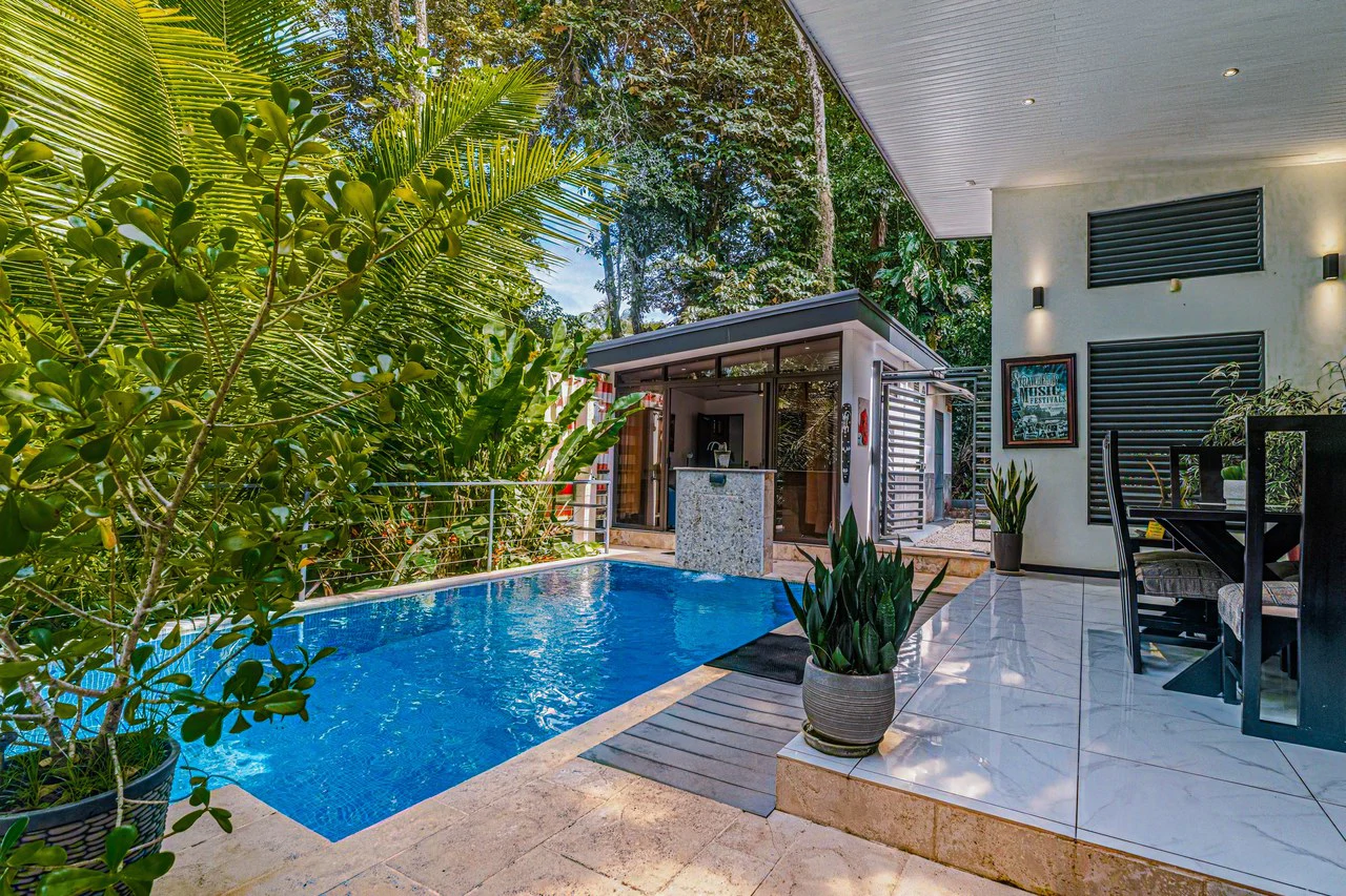 Charming 2 Bedroom Home + Studio located in heart of Uvita - photo 18