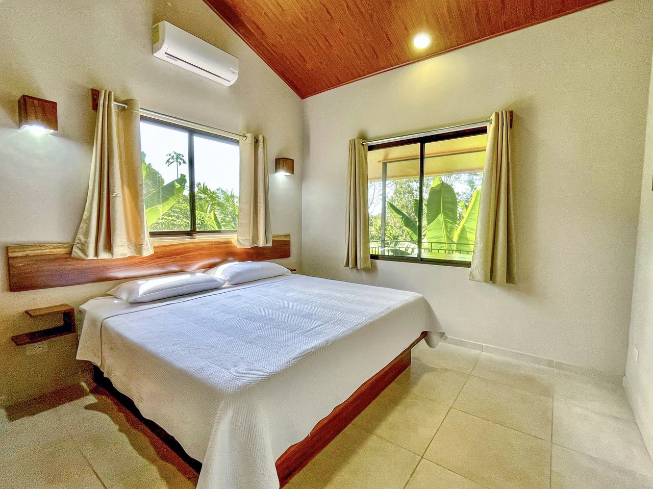 .075 ACRES – 2 Bedroom New Construction Home, Walk to the River, 5min to Playa Matapalo, 15min to Dominical!!!! - Gallery image 15
