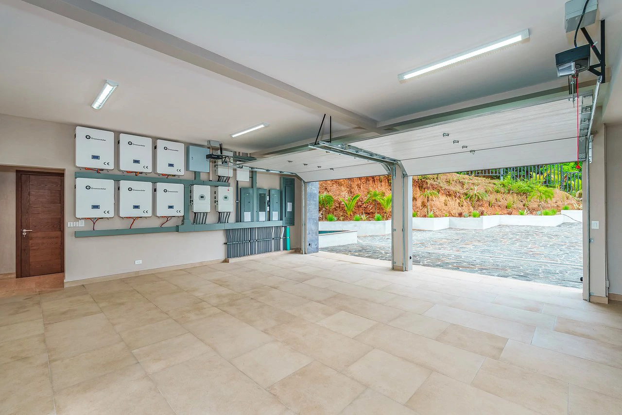 Casa Vision: Luxury Estate with Sweeping Ocean Views - Gallery image 30
