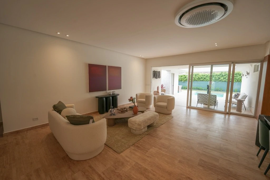 House For Sale in Lindora - Gallery image 4