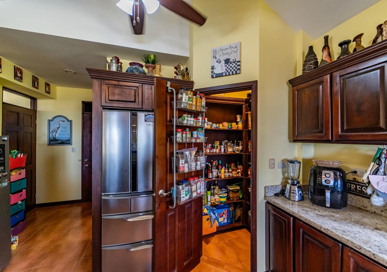 Casa Jardin: Ocean View SFH with Guest House and Extra Lot - Gallery image 17