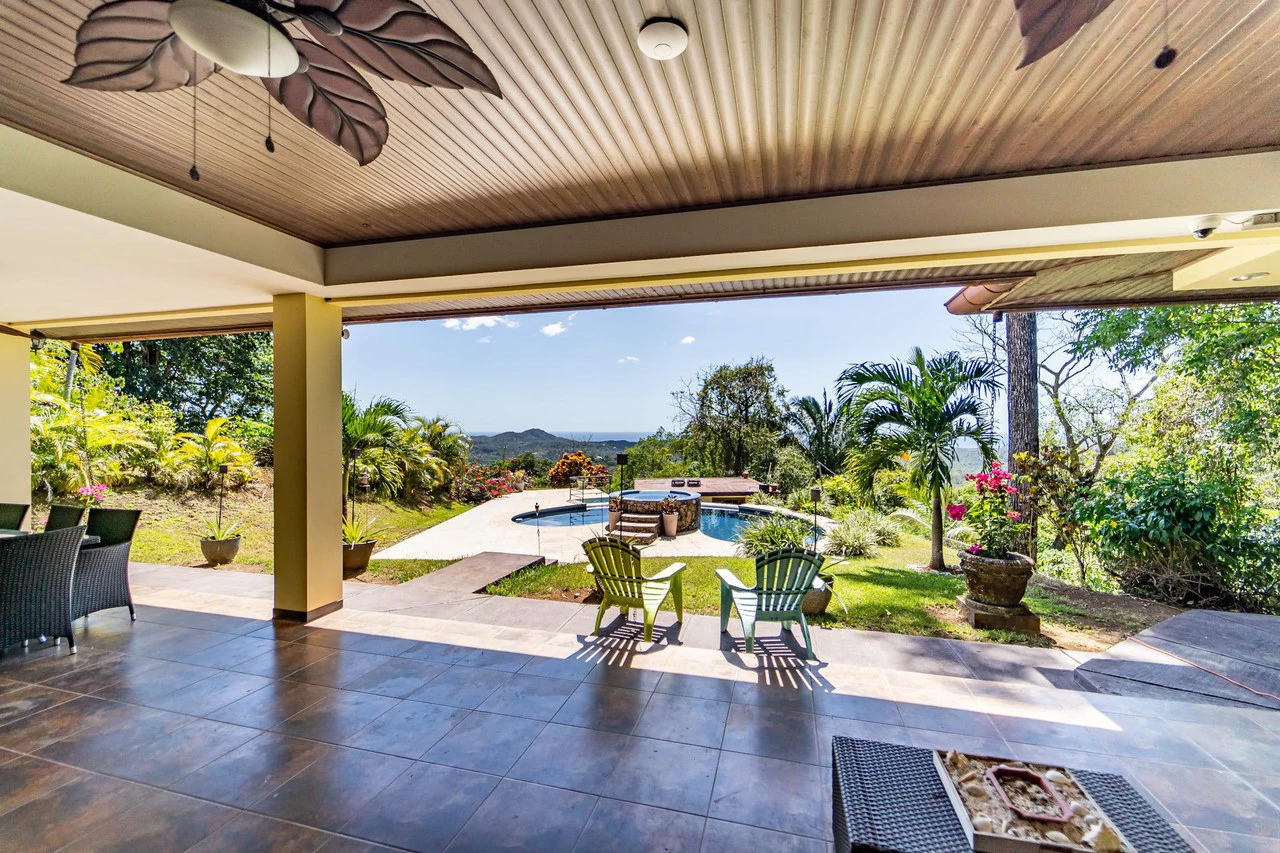 Casa Jardin: Ocean View SFH with Guest House and Extra Lot - Gallery image 7