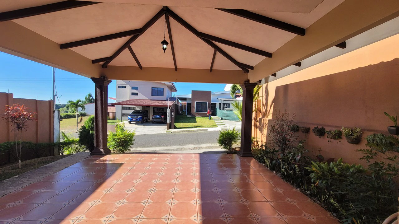 Exclusive property in condominium 5 minutes from the Center of Grecia - Gallery image 13