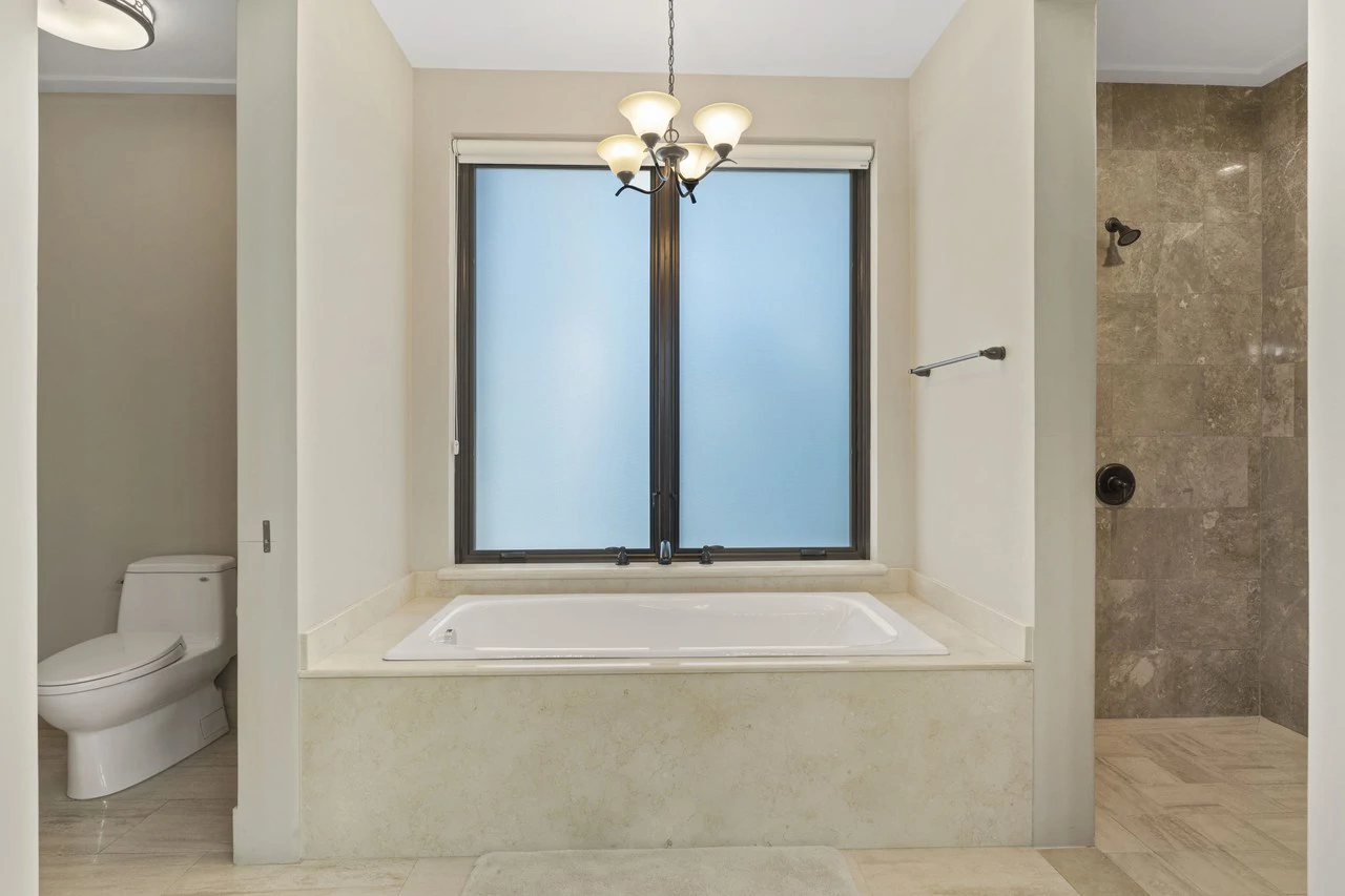 La Dulce Vida 7: Exclusive 5-Bedroom Mansion in La Dulce Vida, Hacienda Pinilla. Unmatched Elegance & Privacy - Gallery image 25