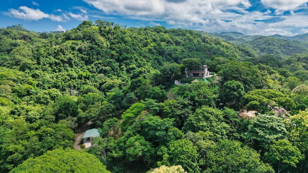 Samara Vista - Villa & Lodge: Exceptional Ocean-View Luxury Estate with Multiple Residences, Expansion & Income Potential - photo 21
