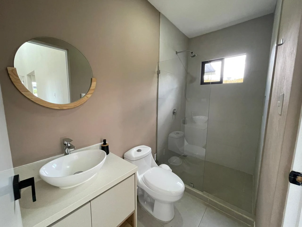 New Modern 3-Bedroom Home in Gated Community, Grecia, Alajuela with Scenic Views - Gallery image 8