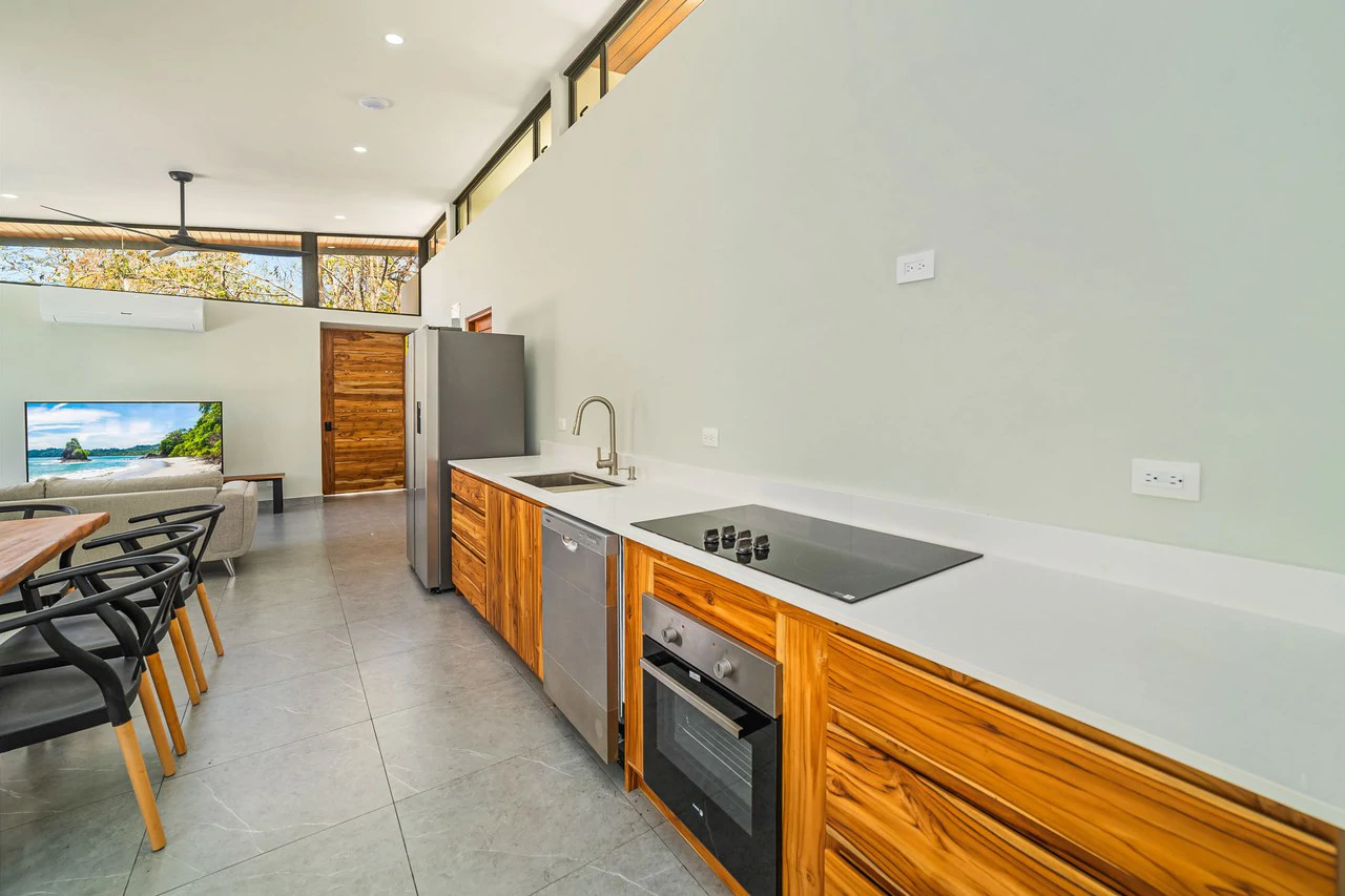 Casa Almendro: Contemporary 3BR Home - Gallery image 13