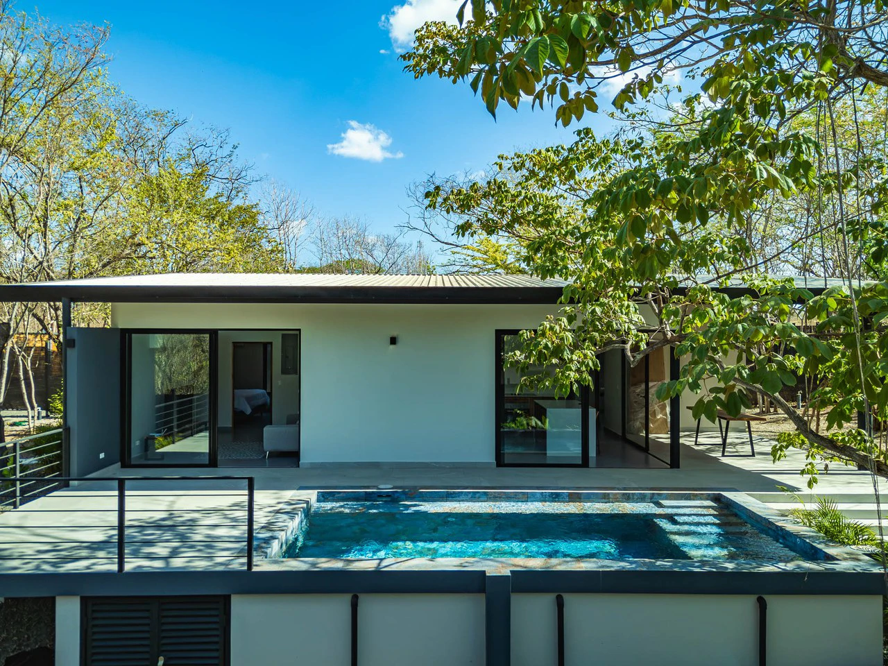 Casa Almendro: Contemporary 3BR Home - Gallery image 2