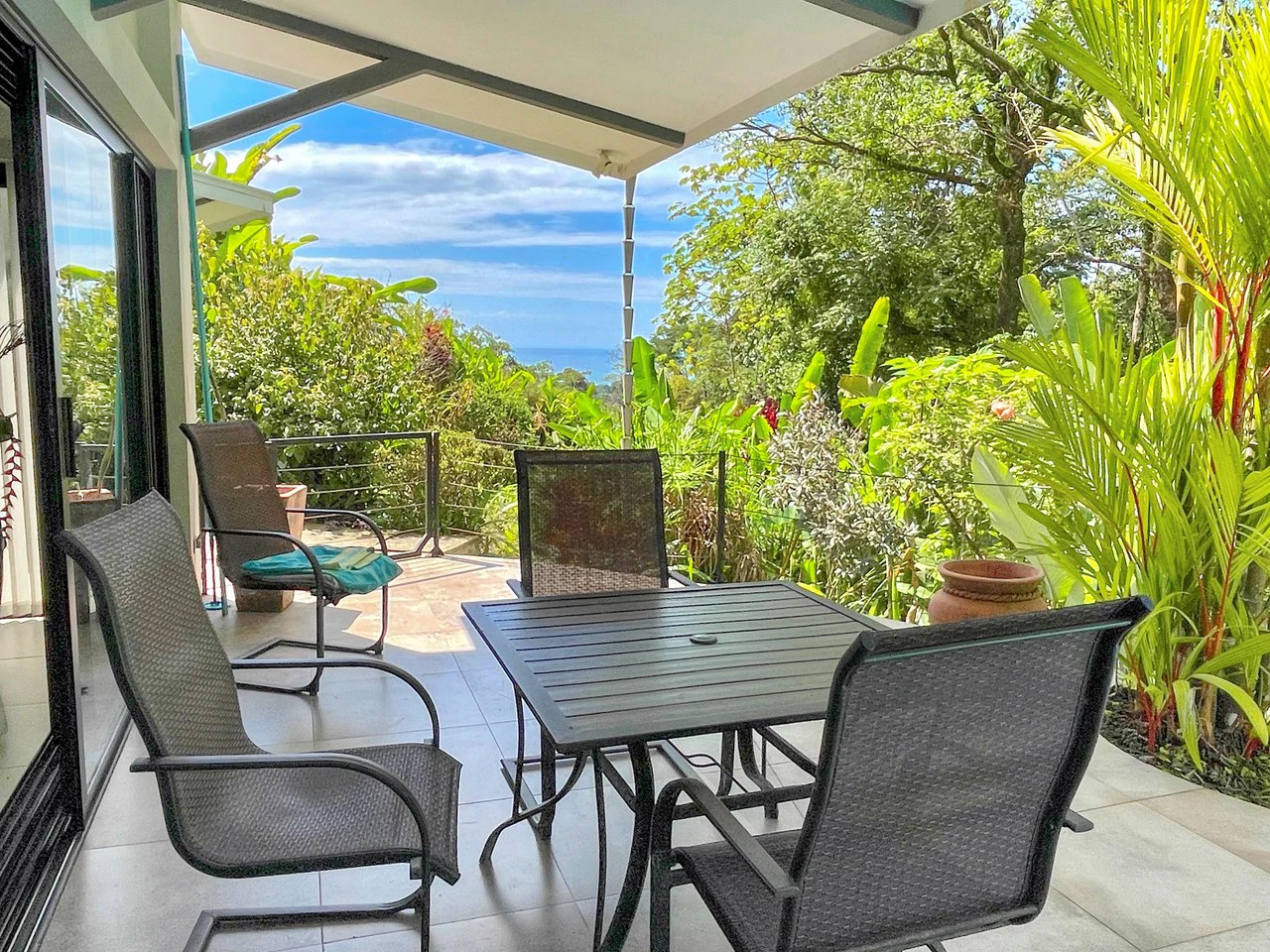 2.24 ACRES – 7 Bedrooms Ocean View Boutique Hotel With Two Pools, 5 Minutes to Uvita, Multiple Rental Options!! - Gallery image 31