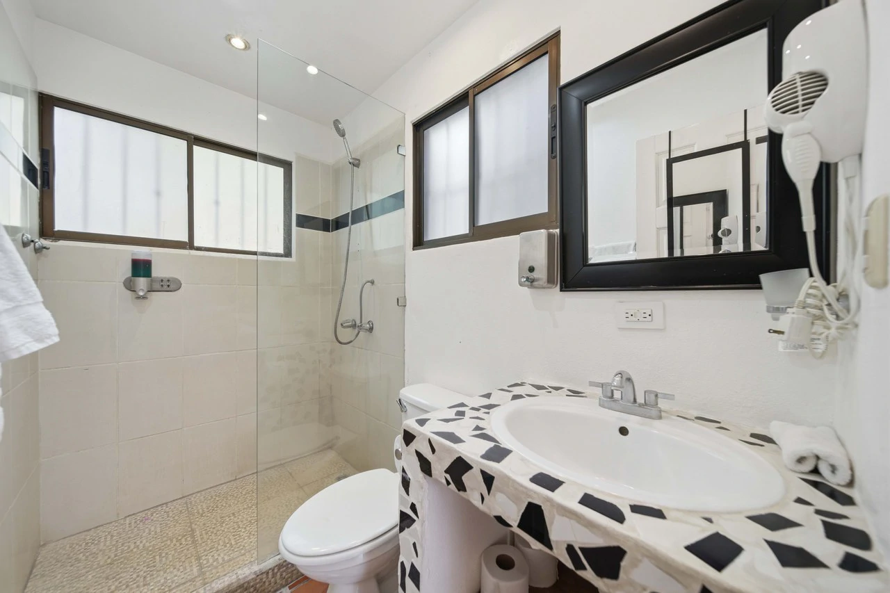 Hotel Gardenia: Turnkey Boutique Hotel in the Heart of Tamarindo - Proven Income Meets Tropical Lifestyle - Gallery image 12