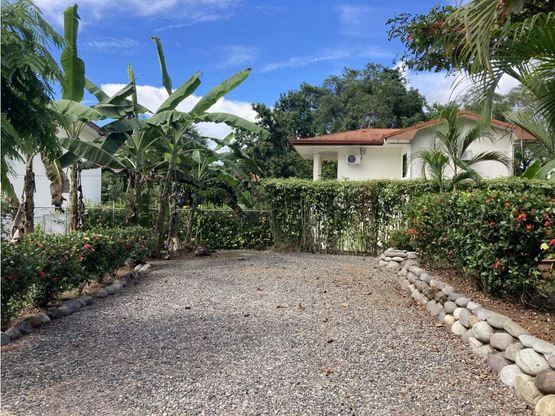 Venta de una hectárea con vivienda principal en Herradura: ¡Your Own Paradise in Herradura, Costa Rica! - Gallery image 11