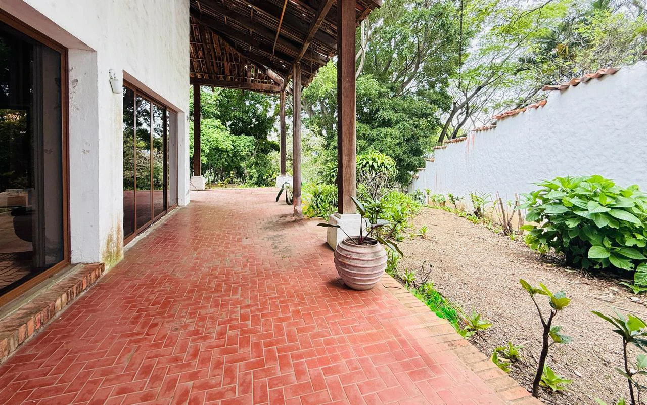 One-Story House for Sale with Large Lot in Real de Pereira Guachipelín Escazú Costa Rica - Gallery image 5