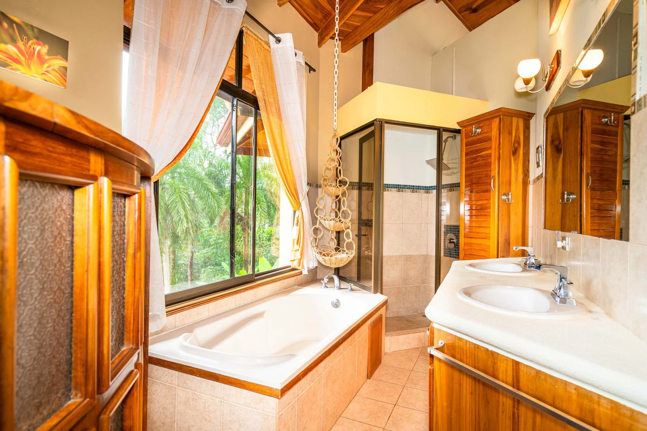 Stunning Tropical Home in Gated community with Hundreds of fruit trees: Mountain House For Sale in Naranjito - Gallery image 19