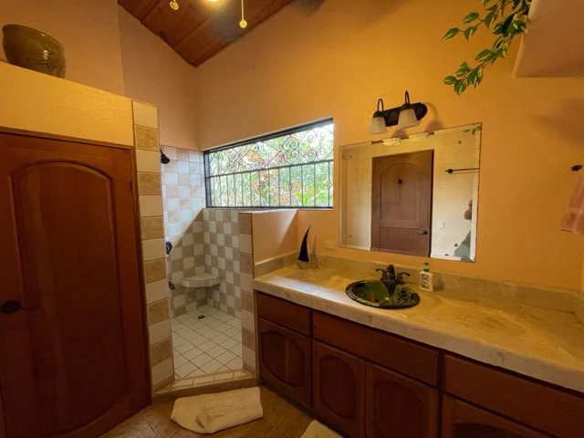 5.2 ACRES – 2 Bedroom Home With 60 Ft Infinity Lap Pool, 1 Bedroom Guest House, Fabulous Ocean View, Mature Fruit Trees!!! - Gallery image 26
