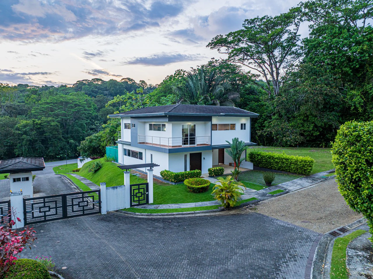 Elegant Tropical Villa Steps from Playa Hermosa – Gated Community - Gallery image 53