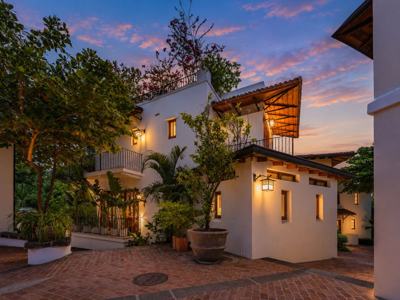 25 Paseo Del Mar: Best-Priced Beachfront Home in Las Catalinas - Gallery image 4