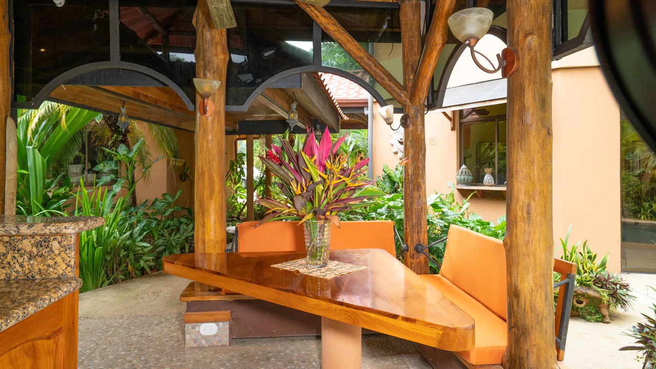 Stunning Tropical Home in Gated community with Hundreds of fruit trees: Mountain House For Sale in Naranjito - Gallery image 12