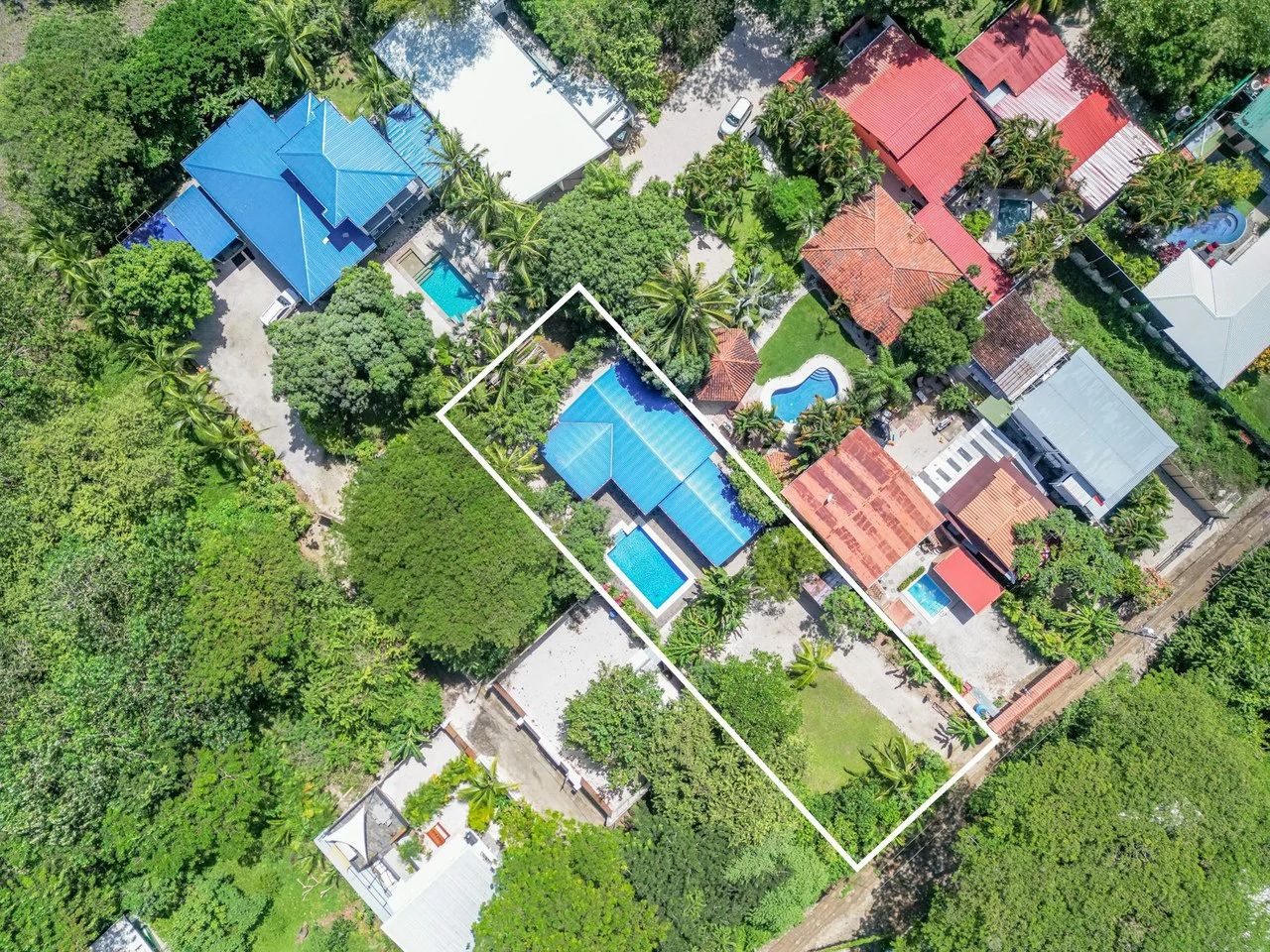 Casa Verde: Stunning Pool and Exceptional Outdoor Living Space - Gallery image 4