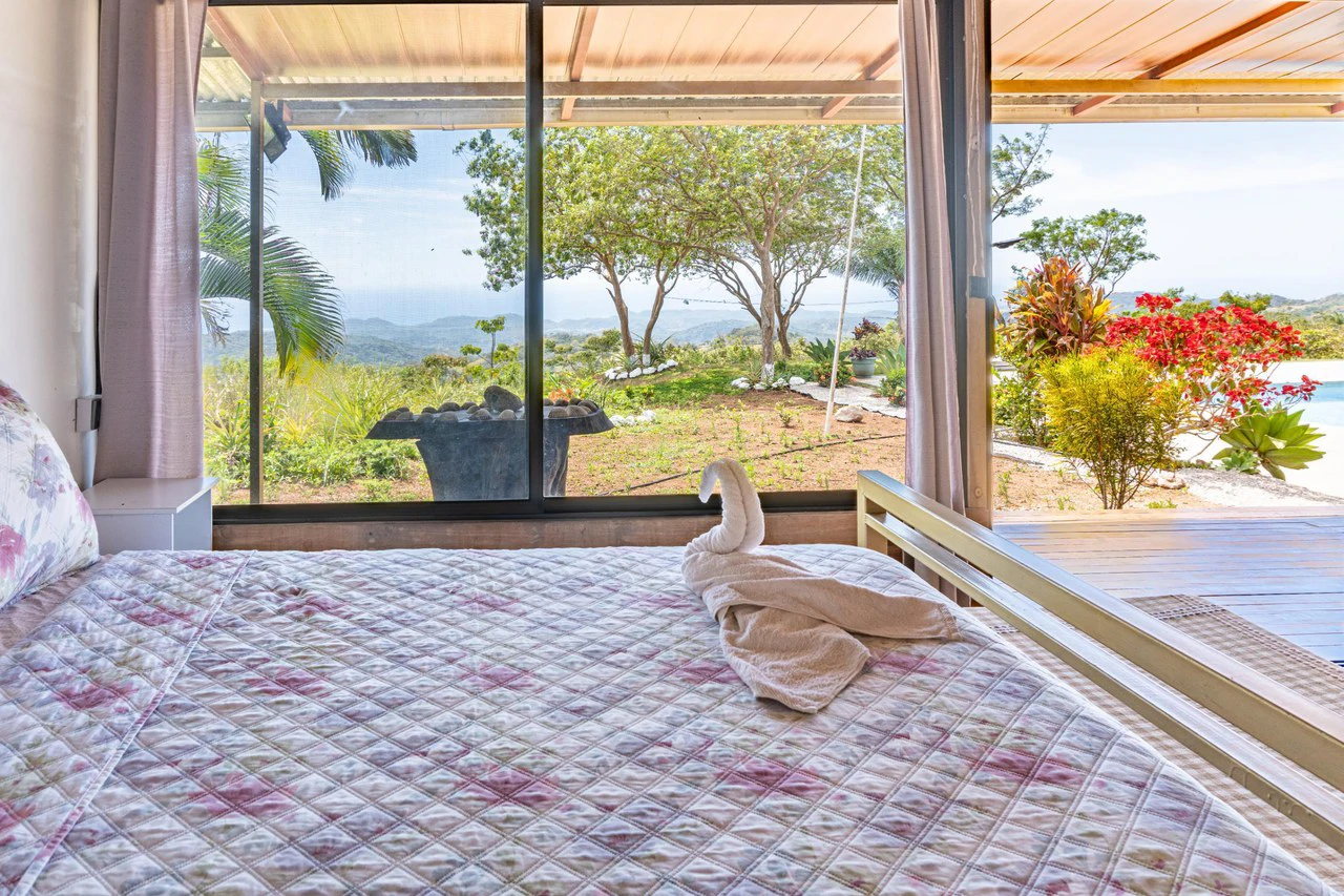 Casa Asia: Sweeping Ocean Views with All Solar Power - photo 13