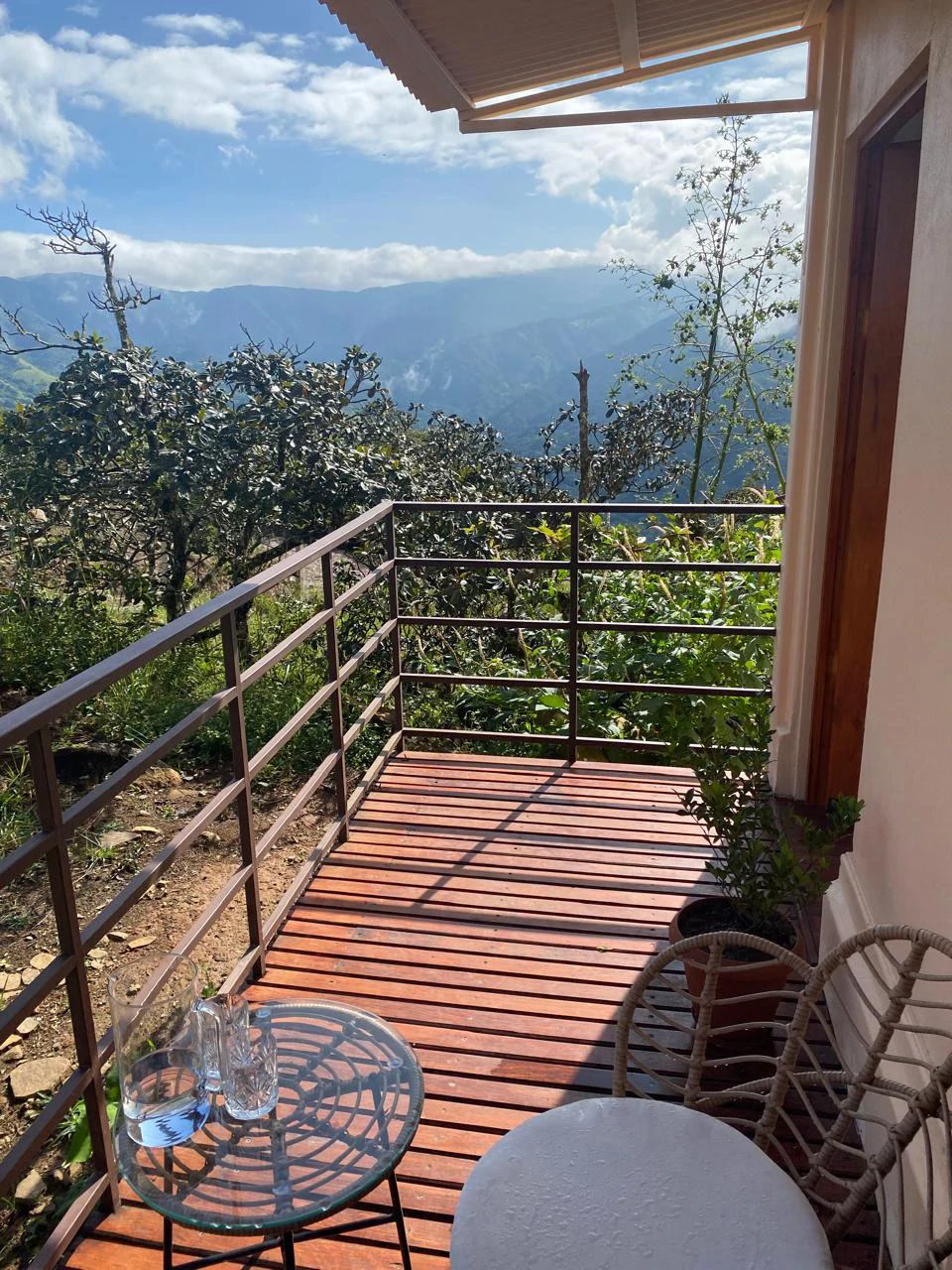 Ecofriendly container home, top views of La Lindora Monteverde LN0525: Elevated Eco-Luxury: Off-Grid Container Home with Panoramic Forest Views in Monteverde, La Lindora. - Gallery image 13