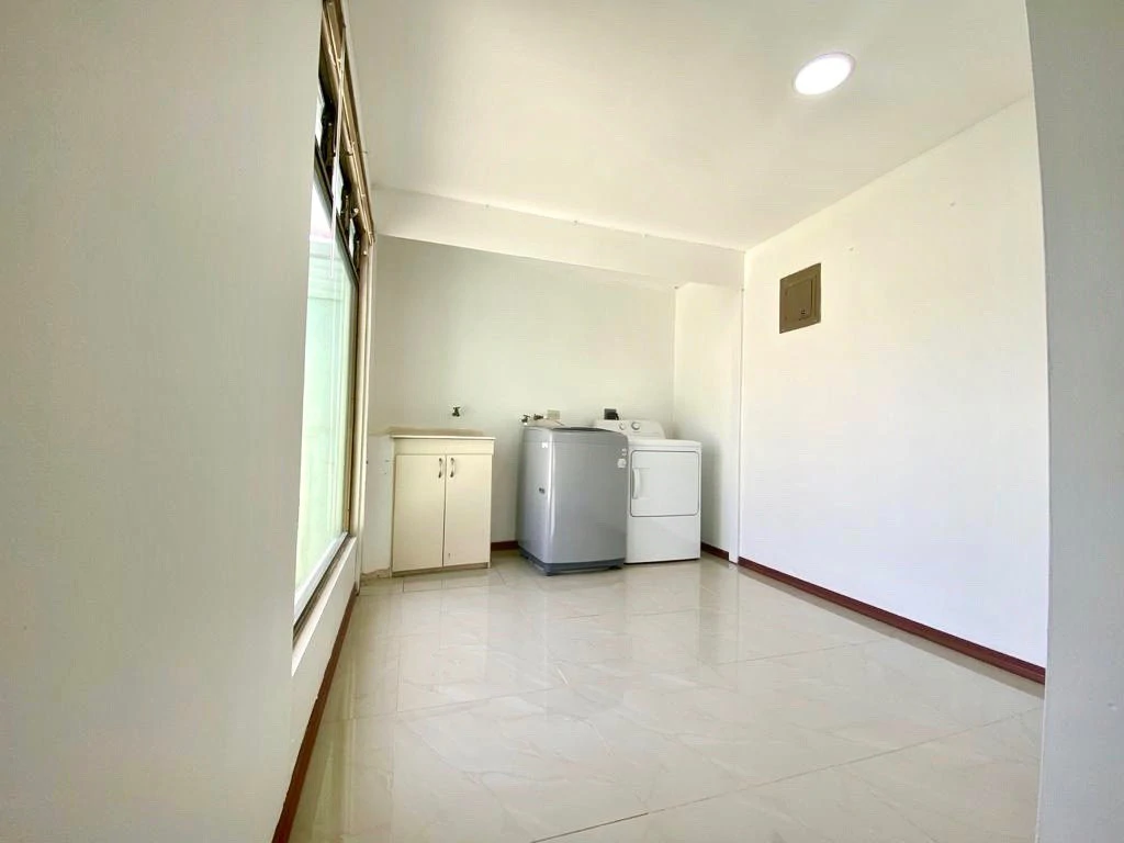 APARTMENTS BUILDING FOR SALE! ATTENTION INVESTORS! - Gallery image 28