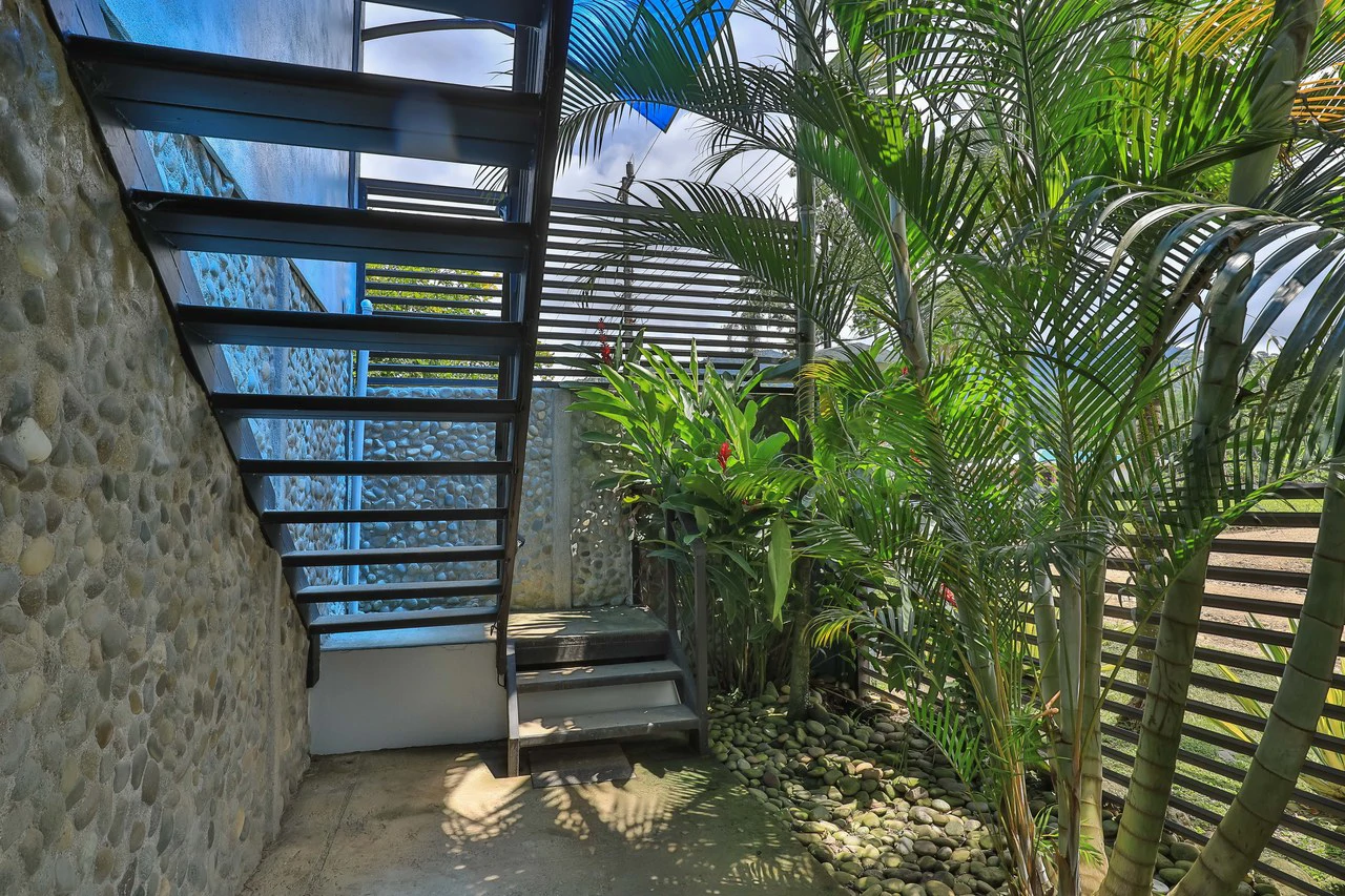 Apartment Hotel with Owners Suite, Fantastic Oportunity for Hostel in Uvita - Gallery image 8