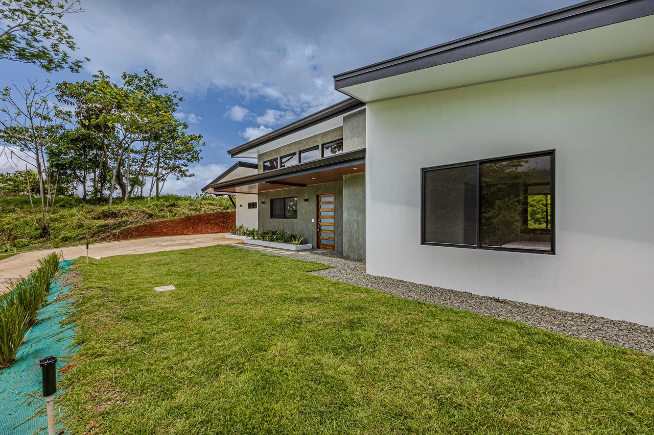CHONTALES NEW VILLA WITH PANORAMIC OCEAN AND MOUNTAINS VIEWS: Mountain Villa For Sale in Ojochal - Gallery image 49