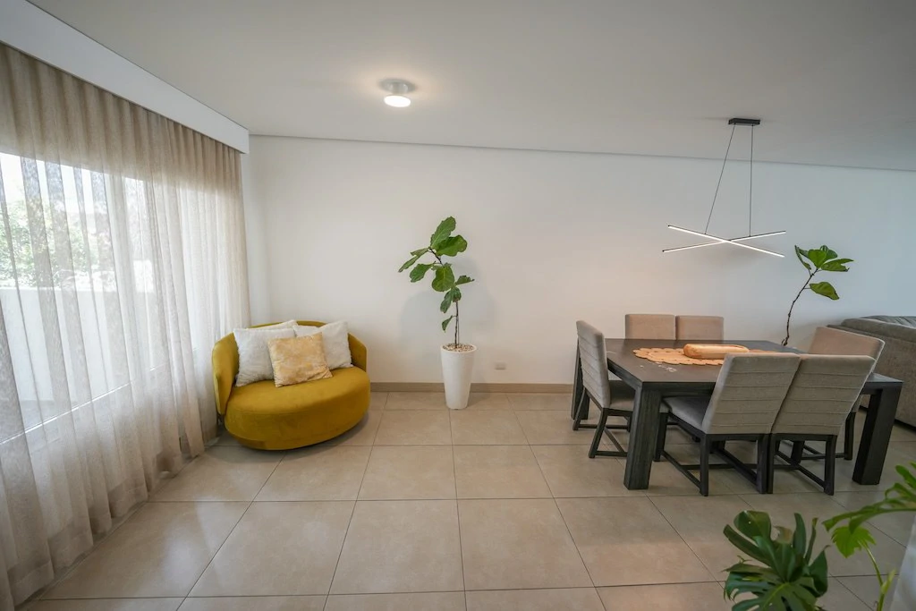 House For Sale in San Rafael - Gallery image 8