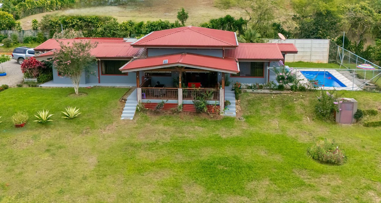 Countryside House For Sale in San Rafael