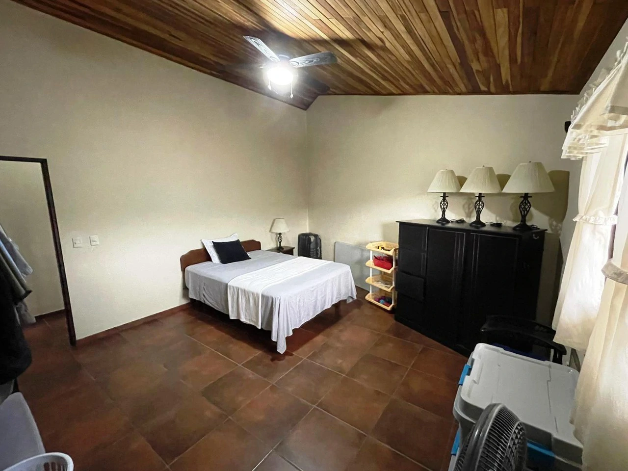 VILLA CANASOL : Lake View Home with Pool, Garage and Workshop - Gallery image 32