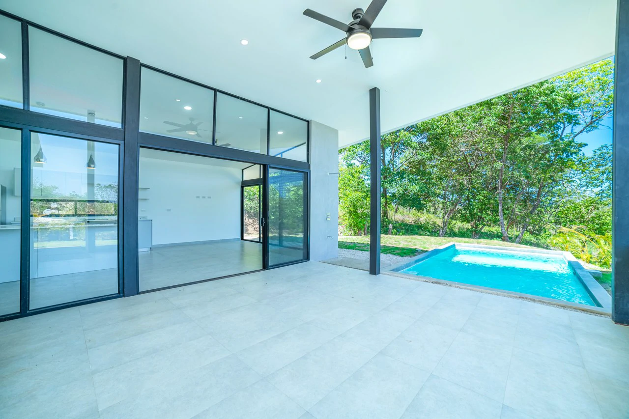 Seaside Bliss: 2-Bedroom Home with Pool, Close to Pristine Beaches - Gallery image 4