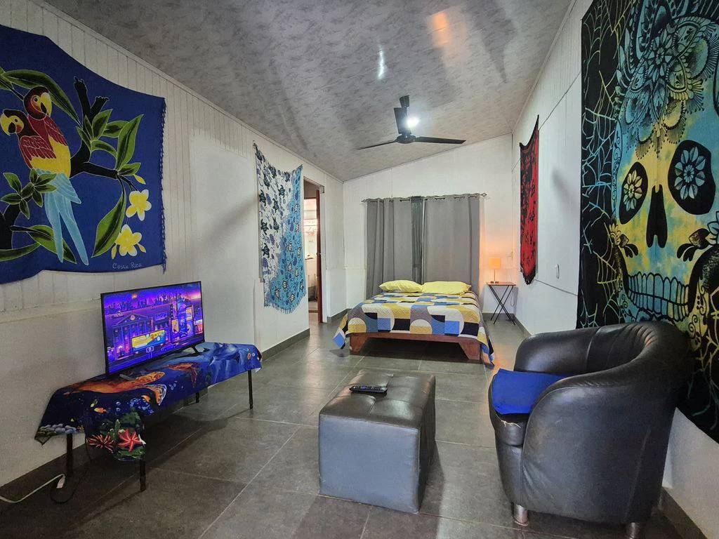 Casa Veranera:  Unique Renovated 3-Bedroom Home with Indoor Pool & Flexible Layout – 10 Minutes from Sámara - Gallery image 11
