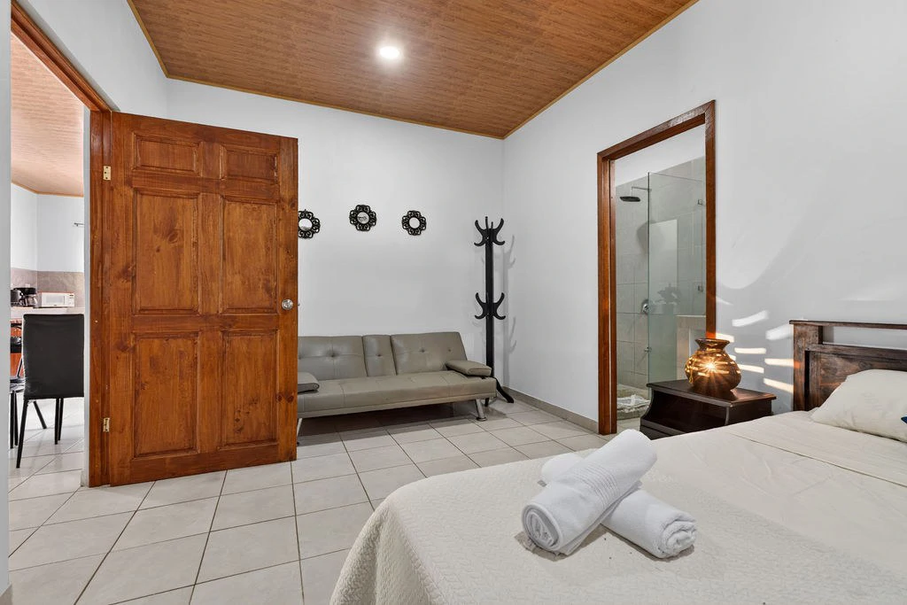 Villa Los Monos: High-Income 9-Unit Rental Property Near Playa Grande - Gallery image 19