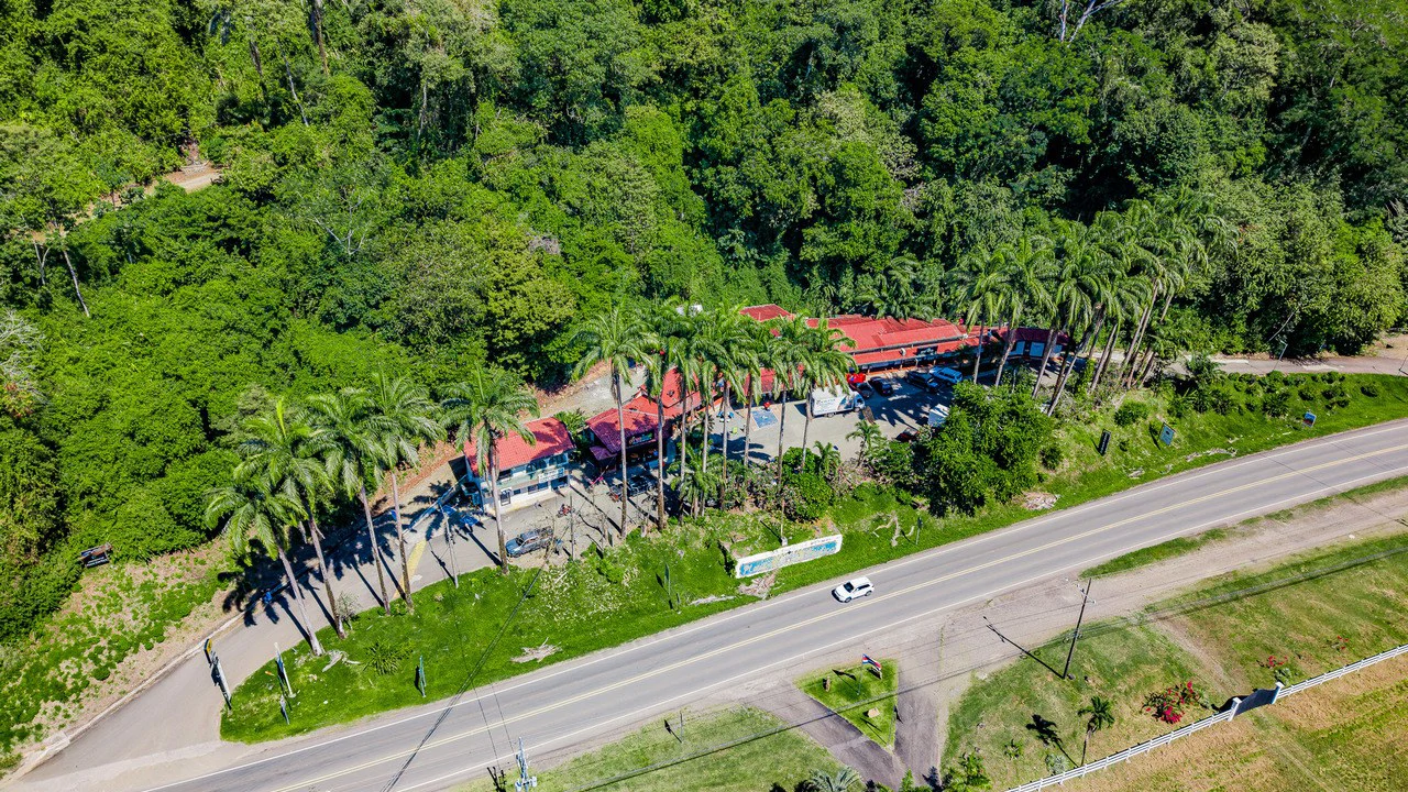 Prime Commercial Plaza for Sale in Playa Dominical - Gallery image 3