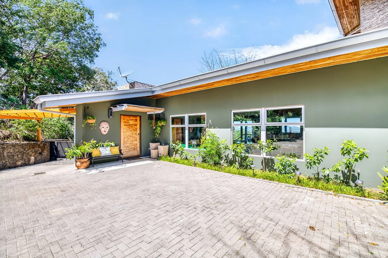 Casa Pochote: Artisan Luxury Villa in Tamarindo | Pool, Jacuzzi & Langosta Beach Club Membership Included - Gallery image 63