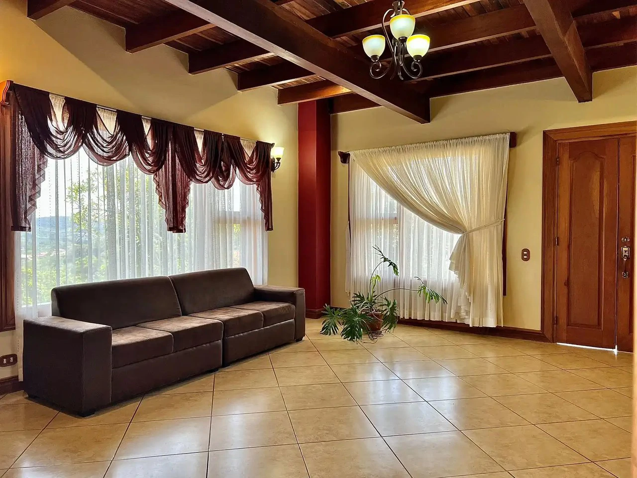 House For Sale in San Isidro - Gallery image 3