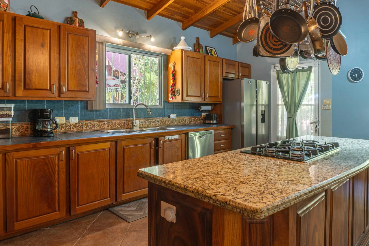 Casa Sereno: A Spacious Retreat Just Minutes From Town - photo 13