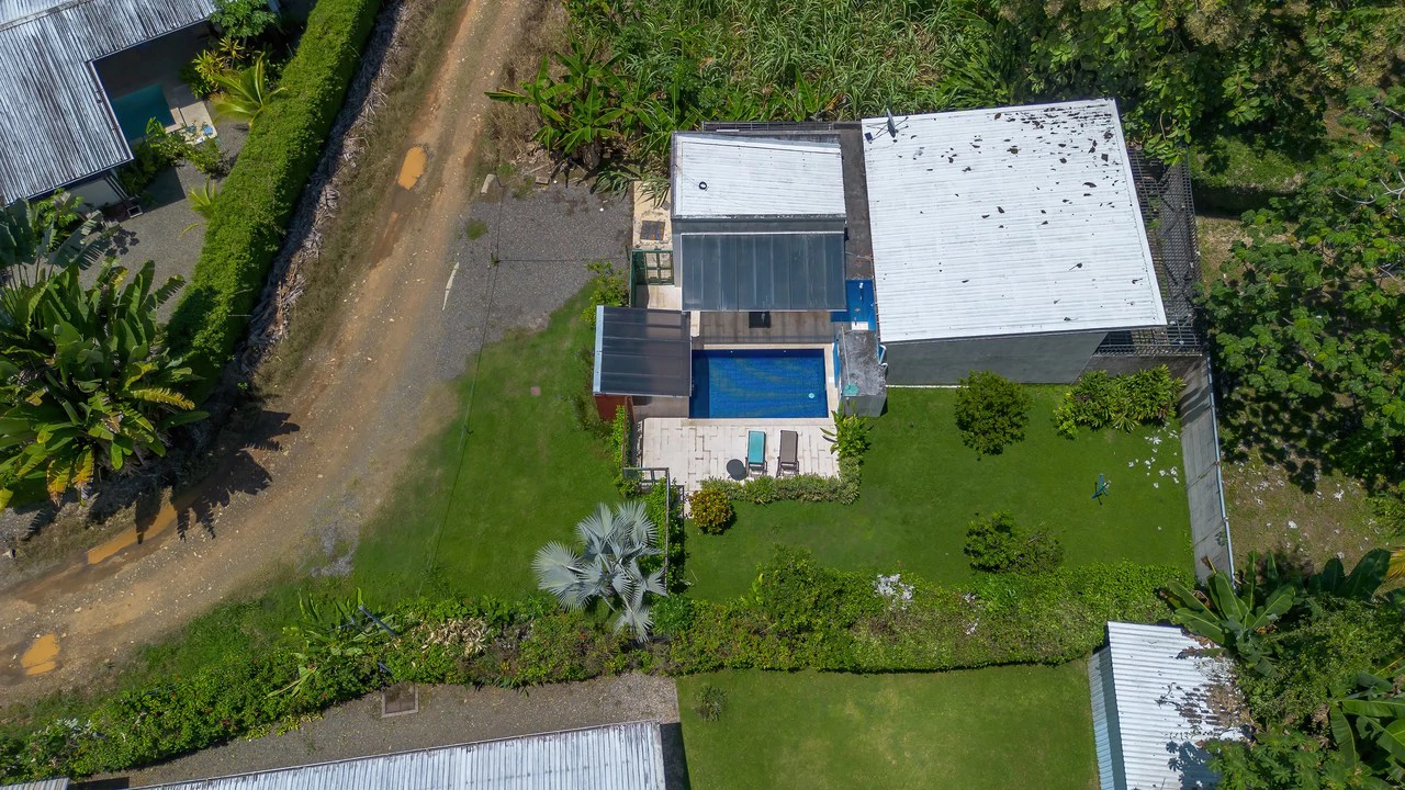 Playa Chamán Beach: Home for Sale – 3 Br, Pool, Walk to the Beach - Gallery image 5