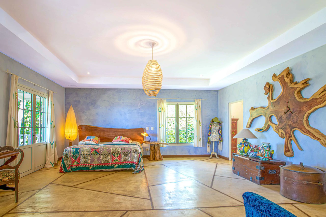 LUXURY PROPERTY HOUSE AND 5 APARTMENT SANTA ANA: Incredible property to live or invest. Ideal for single space. . This beautiful property measures 4857 m2 of lot with a street front of 23m2 and 432 m2 - Gallery image 25