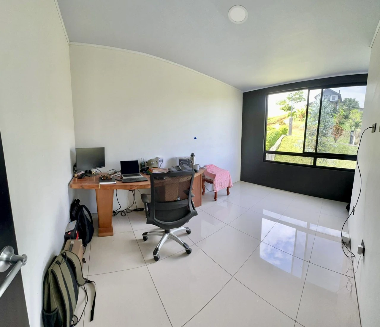 Casa 40 Grecia: Modern 4-BR Country Estate in Grecia | 4-Car Covered Garage, Solar Hot Water, First-Floor Bedroom & River Trails - Gallery image 15