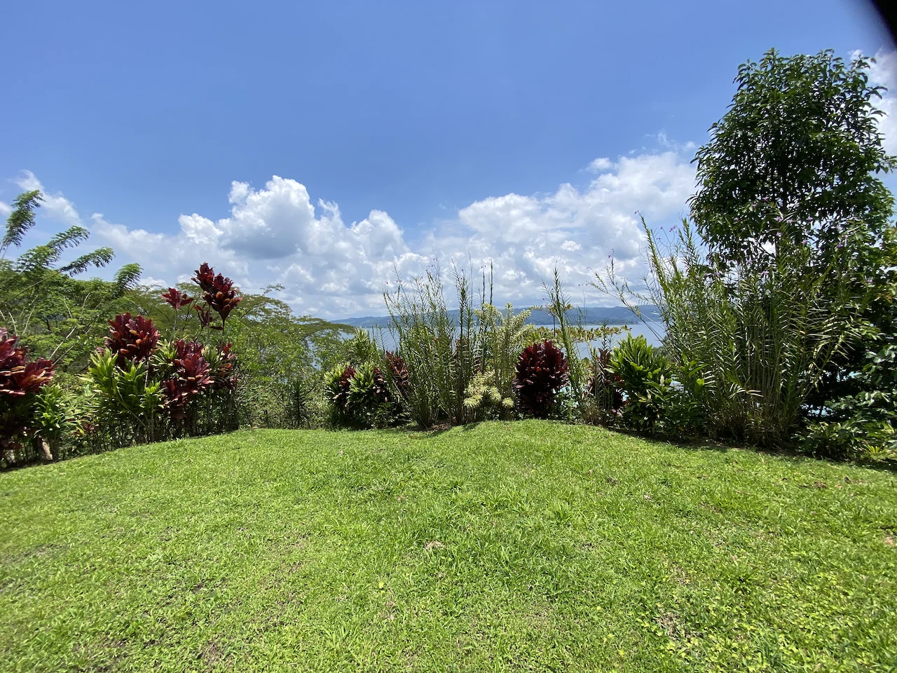 Beautiful Property with 4 cabins in El Castillo with gorgeous Lake View..!! - photo 2